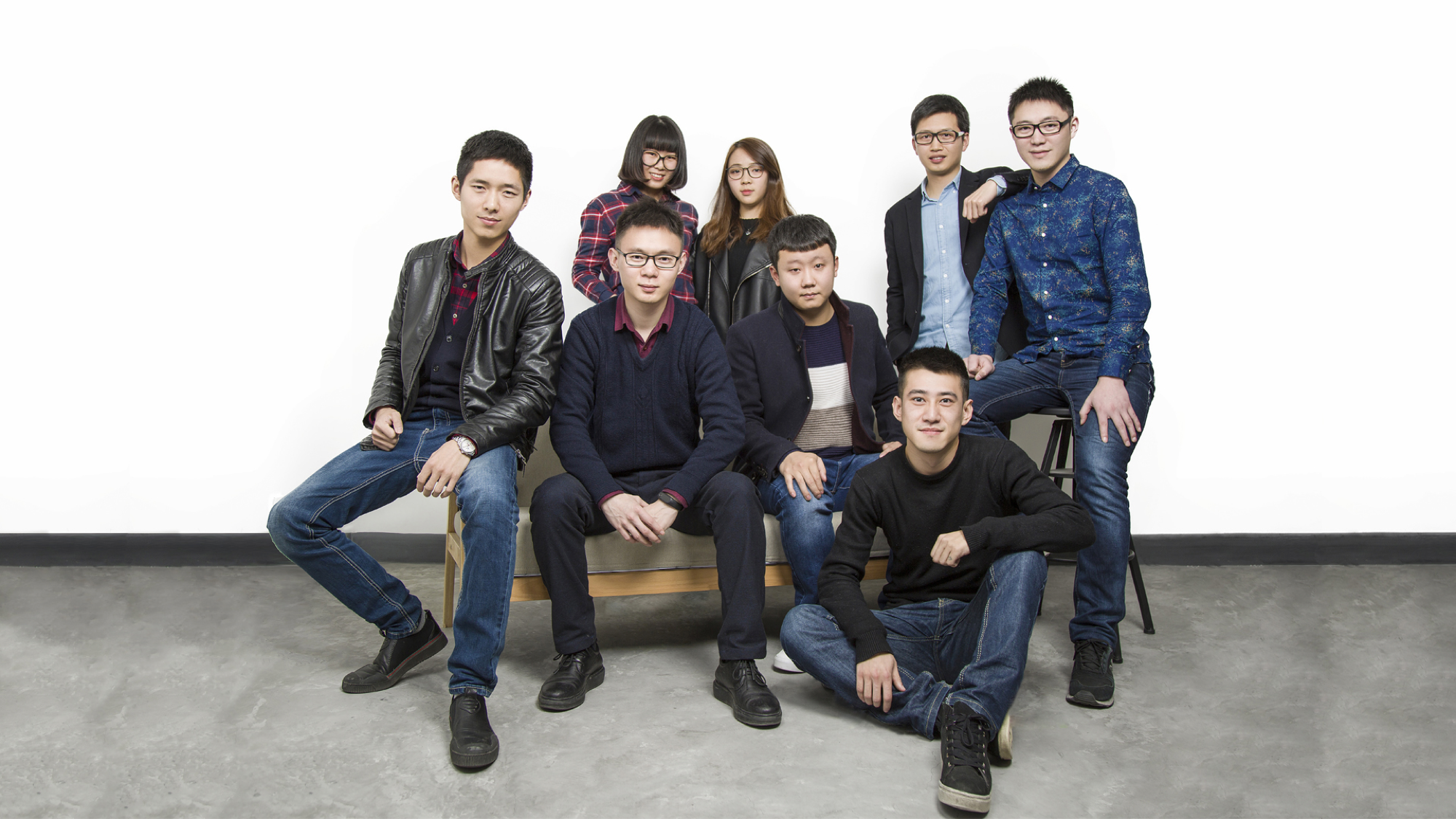 1529649883.png 团队照.png