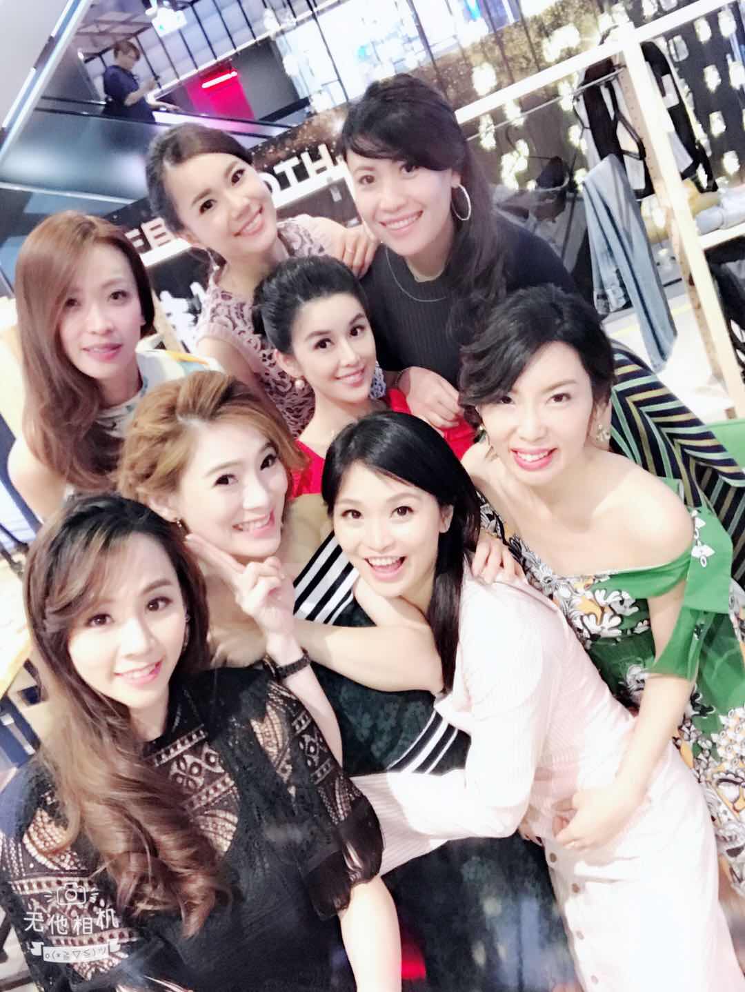 国际5A女人俱乐部成员合影.jpg