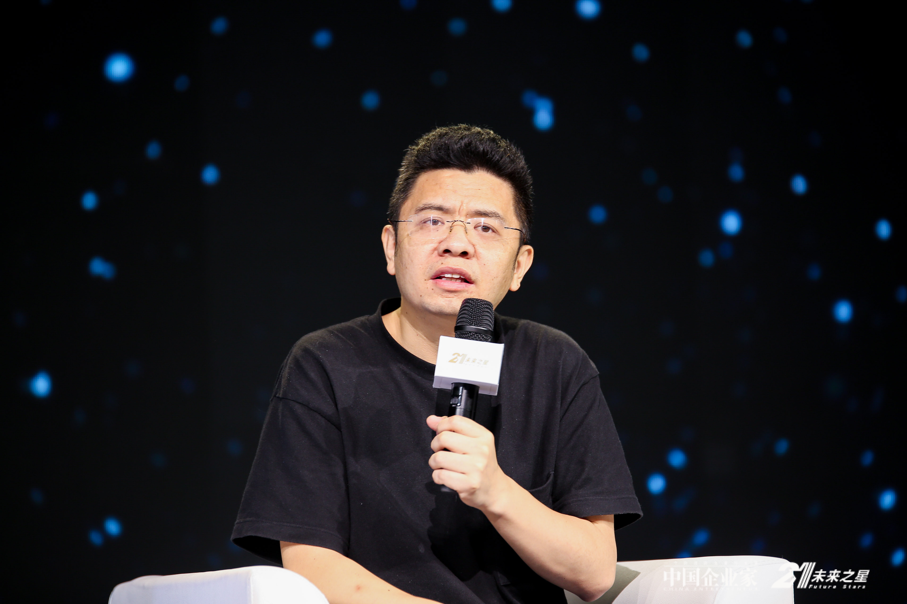 喜马拉雅fm联合创始人兼联席ceo余建军参加"知识付费"对话,表示自己给