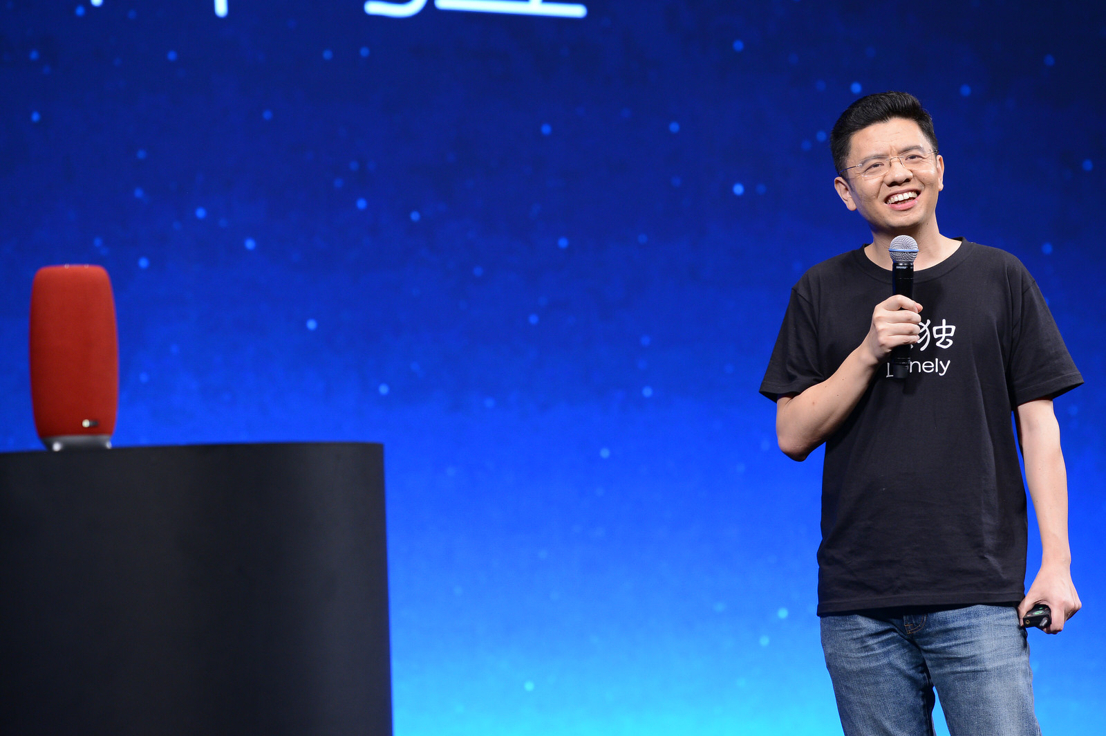 余建军:人工智能和线下实体店我们一个都不能少 - 新知榜